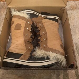 Sorel Tan / Black Winter Boots - size 4 
My daughter only wore these a few times